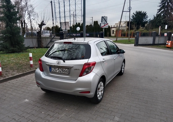 Toyota Yaris cena 21900 przebieg: 211000, rok produkcji 2012 z Drobin małe 191